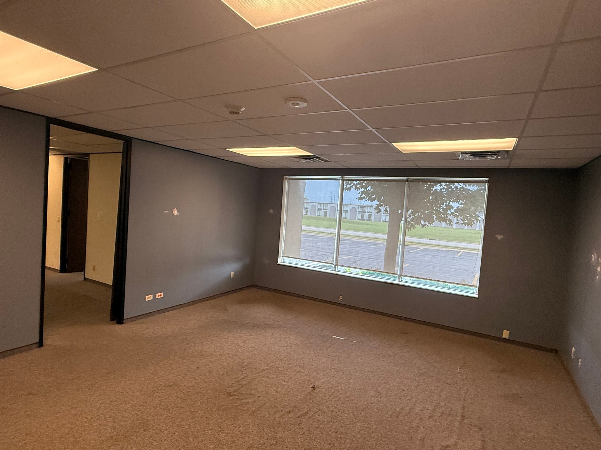 1 Smoke Tree Plz, North Aurora, IL for lease Interior Photo- Image 1 of 27