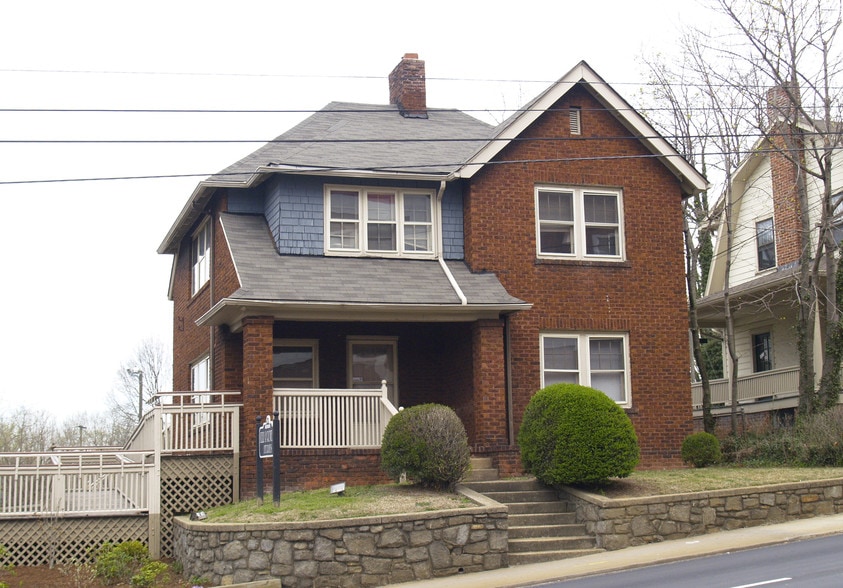 50 Merrimon Ave, Asheville, NC à louer - Photo principale - Image 1 de 15