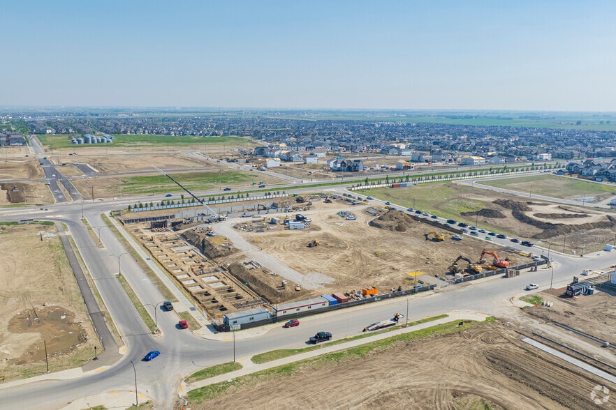 Rangeview Dr SE, Calgary, AB à louer - Photo du bâtiment - Image 2 de 6