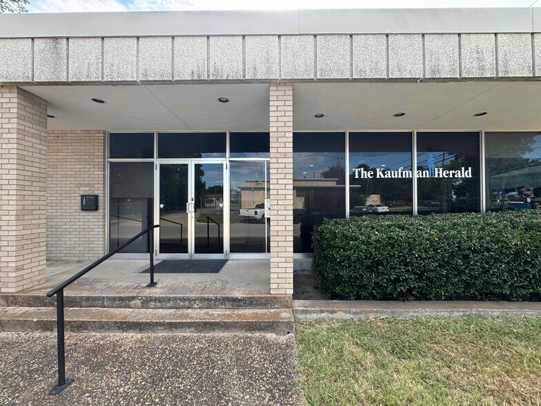 300 N Washington St, Kaufman, TX à louer - Photo du bâtiment - Image 3 de 35