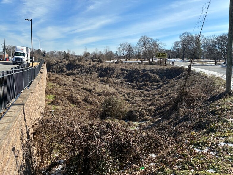 West Garrison Boulevard, Gastonia, NC for sale - Building Photo - Image 2 of 5