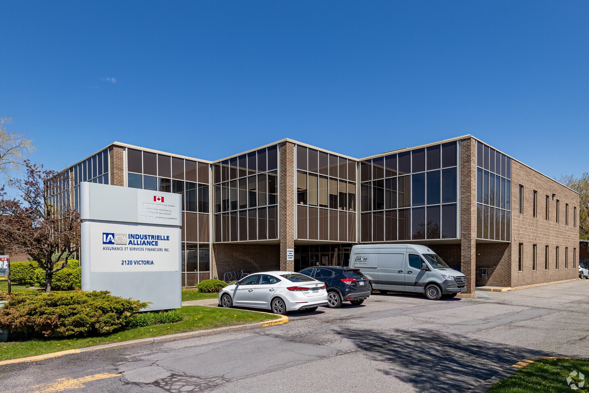 2120 Av Victoria, Longueuil, QC à louer Photo principale- Image 1 de 8