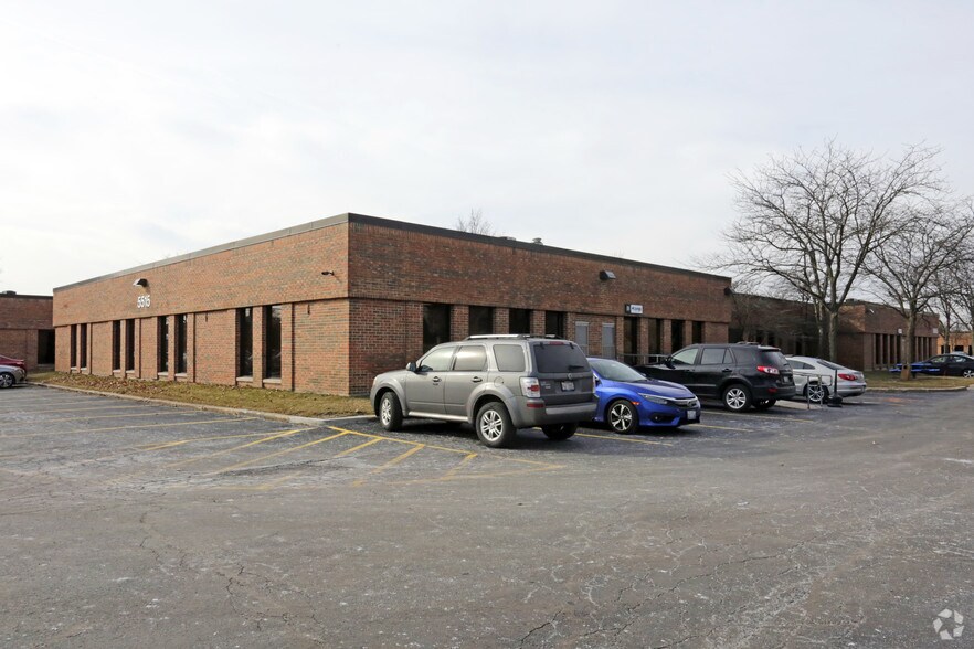 5515 N Cumberland Ave, Chicago, IL à vendre - Photo du bâtiment - Image 3 de 6