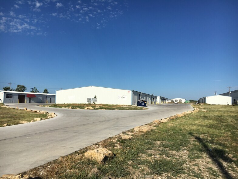 9881 N Saginaw Blvd, Fort Worth, TX à louer - Photo du bâtiment - Image 1 de 3