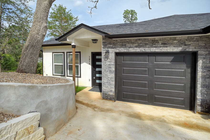 Kanaio Dr portfolio of 2 properties for sale on LoopNet.ca - Building Photo - Image 3 of 12