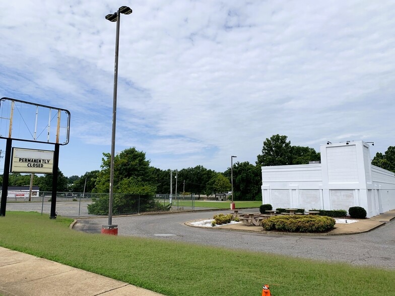 3623 Elvis Presley Blvd, Memphis, TN for lease - Building Photo - Image 3 of 6