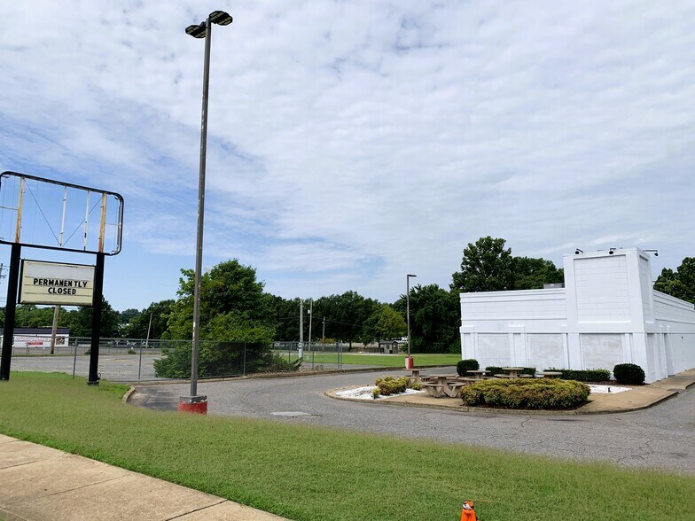 3623 Elvis Presley Blvd, Memphis, TN à louer - Photo du bâtiment - Image 3 de 6