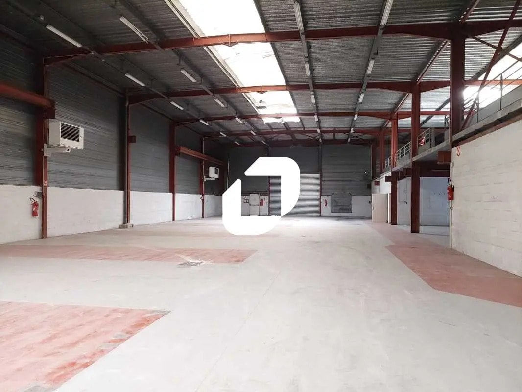 Flex in Coignières for lease Interior Photo- Image 1 of 12