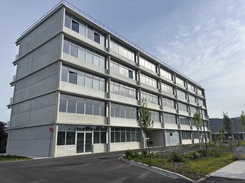 Office in Villenave-d'Ornon for lease - Building Photo - Image 1 of 10