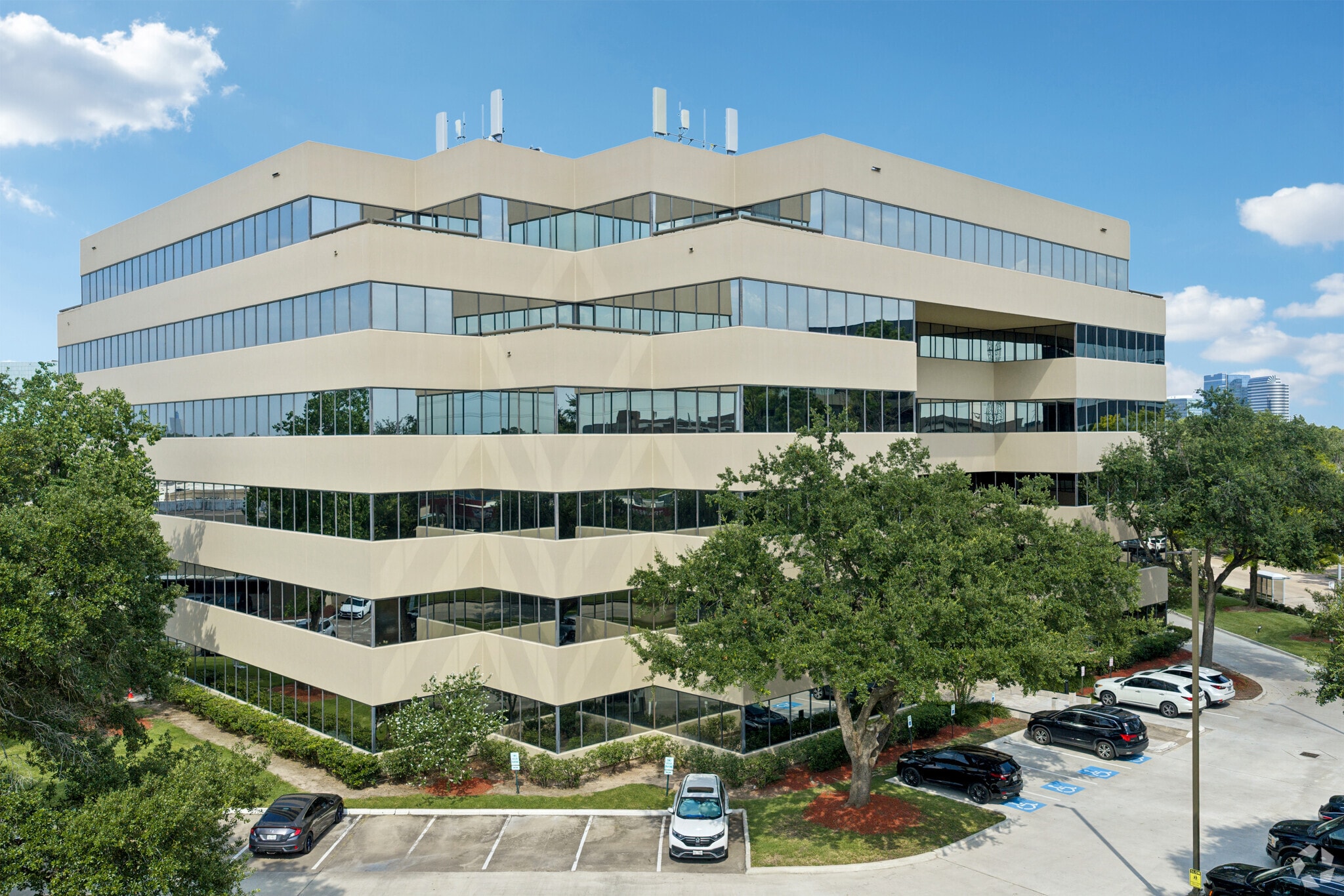 2825 Wilcrest Dr, Houston, TX for lease Building Photo- Image 1 of 14