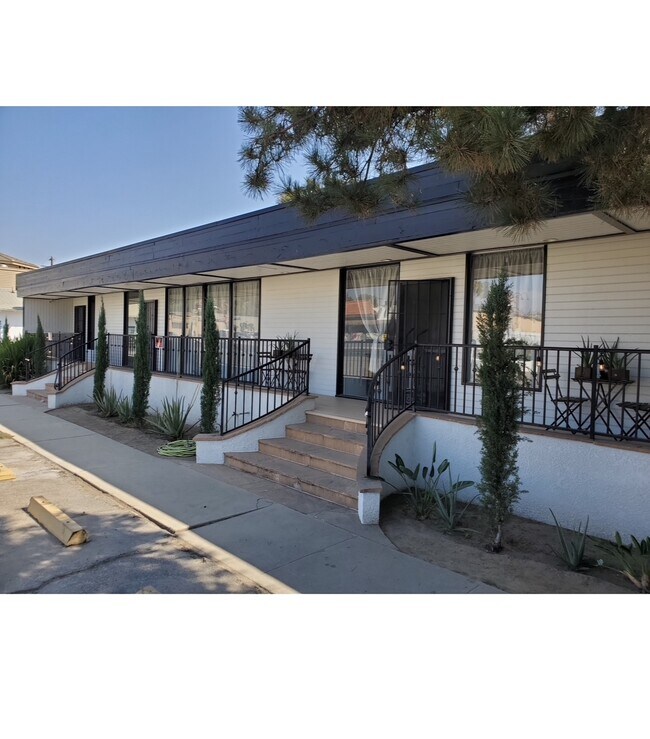 More details for 31120 Riverside Dr, Lake Elsinore, CA - Office for Sale