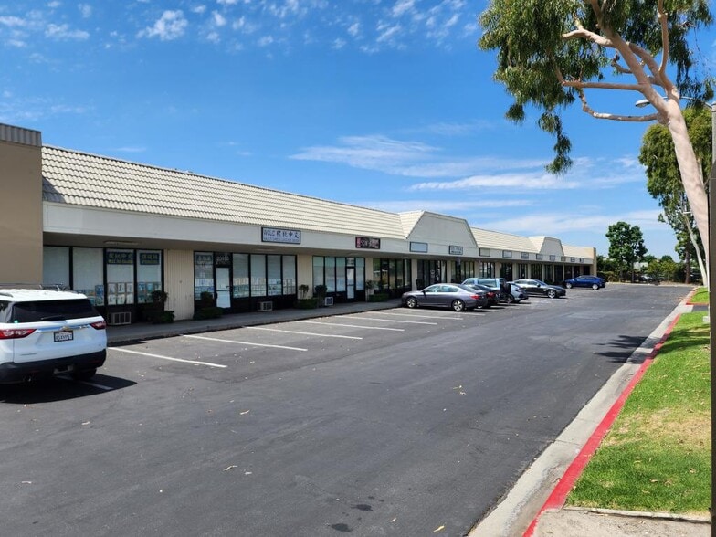 20800-20850 Carrey Rd, Walnut, CA à louer - Photo du bâtiment - Image 2 de 4