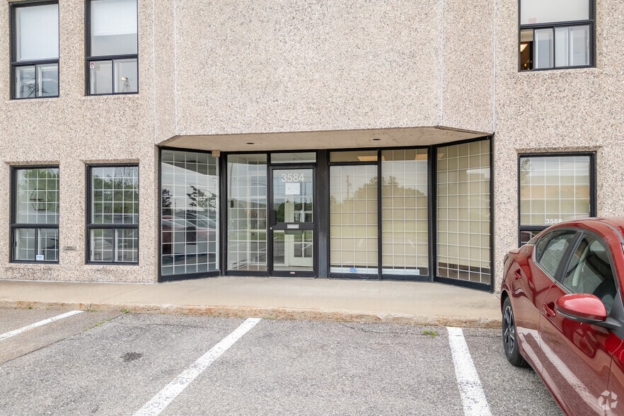 3580-3680 Boul Poirier, Montréal, QC for lease - Building Photo - Image 3 of 5