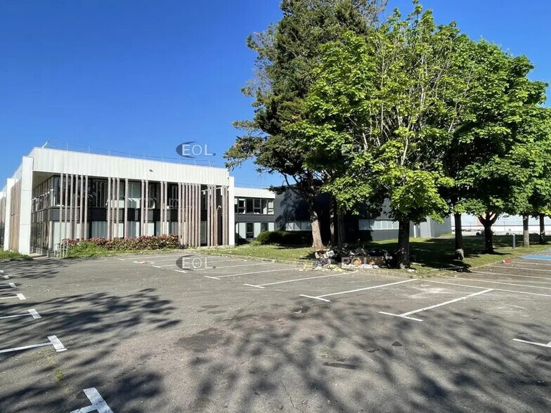 Flex in SAINT-OUEN-L'AUMONE for lease - Building Photo - Image 1 of 8