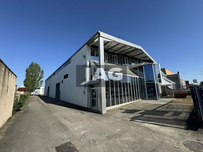 Flex in Vaulx-en-Velin for lease - Building Photo - Image 2 of 11