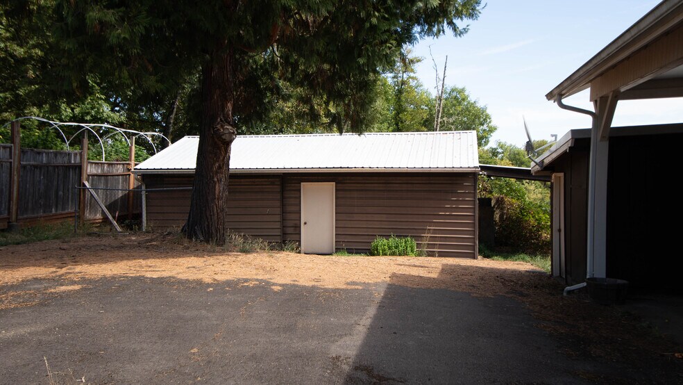 769 N 9th St, Philomath, OR à vendre - Photo du bâtiment - Image 2 de 11