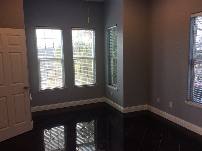 8330 Brentwood Blvd, Brentwood, CA à louer - Photo intérieure - Image 2 de 48