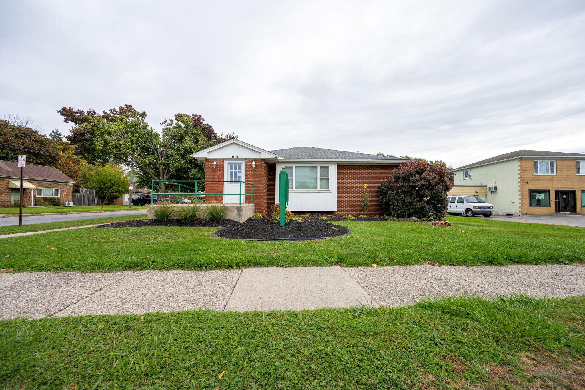 1616 Abbott Rd, Lackawanna, NY à vendre Photo principale- Image 1 de 10