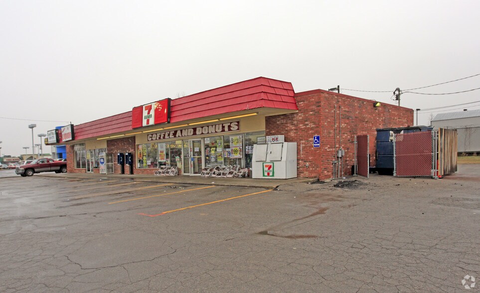 1036-1040 SW 74th St, Oklahoma City, OK for lease - Building Photo - Image 2 of 2