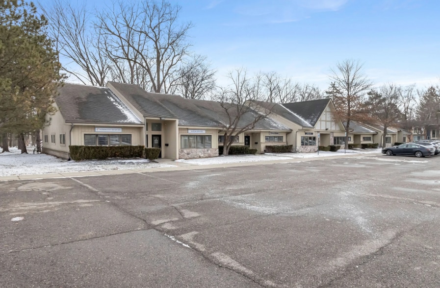 21880-21898 Farmington Rd, Farmington Hills, MI à louer - Photo du bâtiment - Image 2 de 18