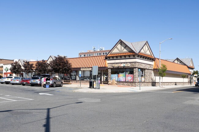 More details for 278-284 Sunrise Hwy, Rockville Centre, NY - Retail for Lease