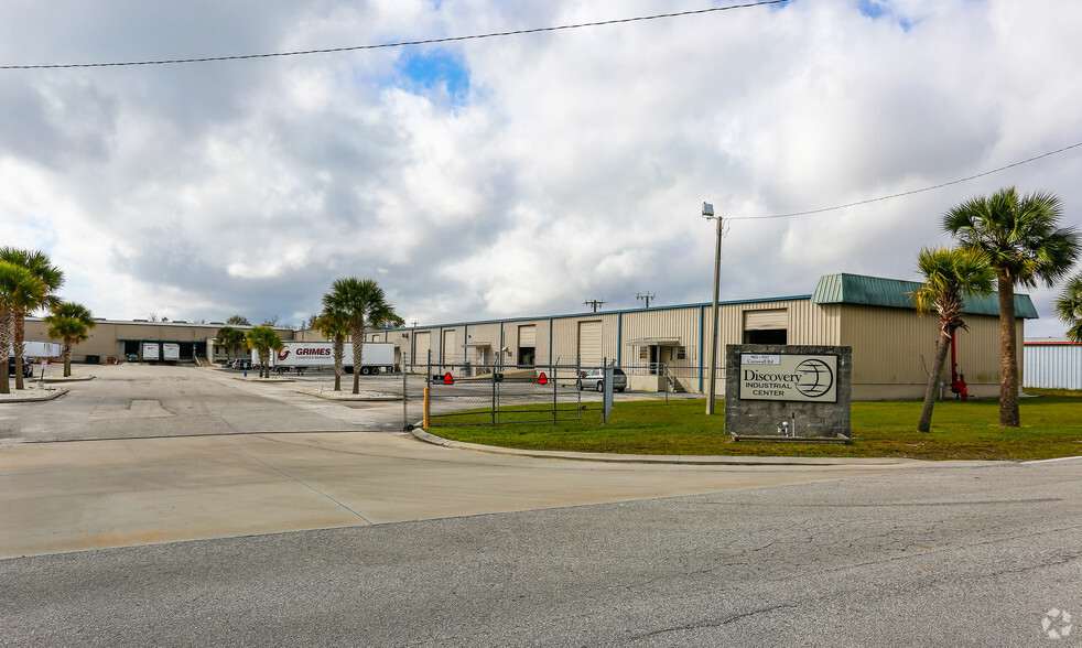 901-923 Cornwall Rd, Sanford, FL for lease - Primary Photo - Image 1 of 4