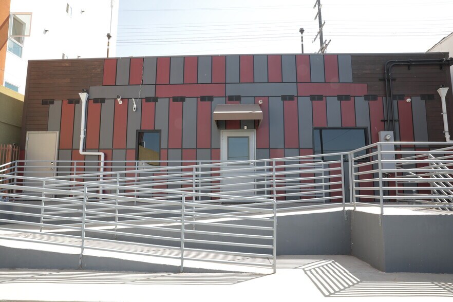 2909 E 1st St, Los Angeles, CA à vendre - Photo du bâtiment - Image 1 de 38