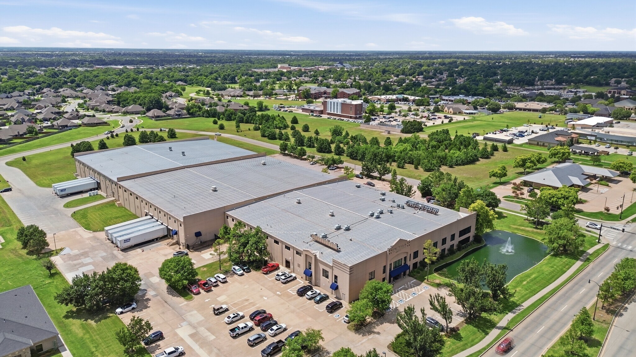 2101 S Kelly Ave, Edmond, OK à louer Photo principale- Image 1 de 8