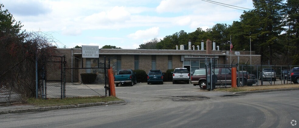 140 Emjay Blvd, Brentwood, NY à vendre - Photo du bâtiment - Image 2 de 10