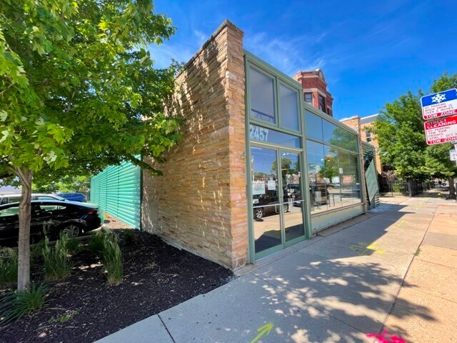 2457 W Montrose Ave, Chicago, IL for sale - Building Photo - Image 2 of 14