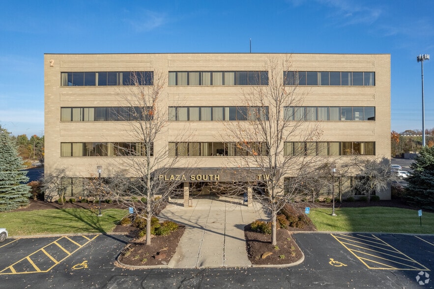 7261 Engle Rd, Middleburg Heights, OH for sale - Building Photo - Image 3 of 13