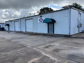 1126 County Road 129, Alvin, TX for lease Building Photo- Image 1 of 10