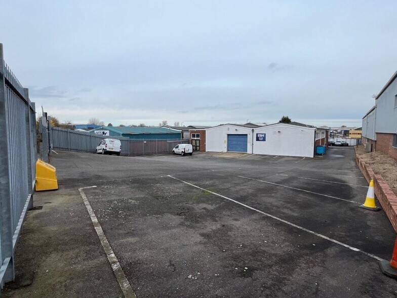 9 Crittall Rd, Witham à louer - Photo du bâtiment - Image 2 de 10