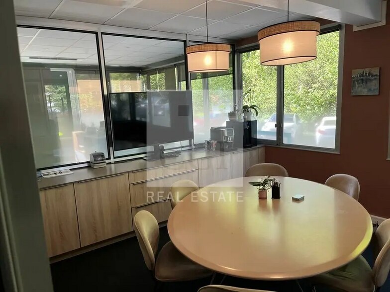 Bureau dans Lissieu à vendre - Photo du bâtiment - Image 3 de 12