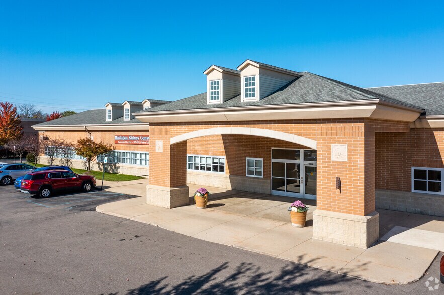 1886 W Auburn Rd, Rochester Hills, MI à louer - Photo du bâtiment - Image 1 de 12