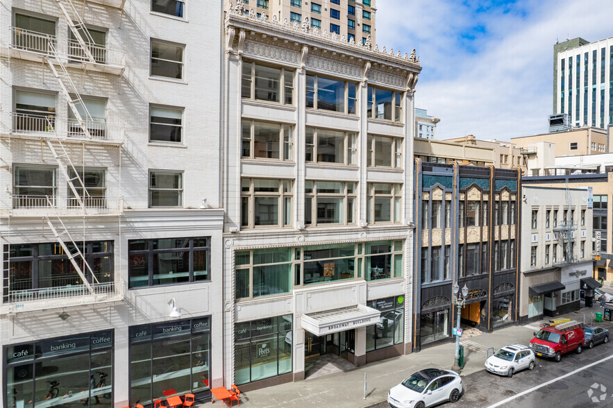 625 SW Broadway St, Portland, OR for lease - Building Photo - Image 3 of 14