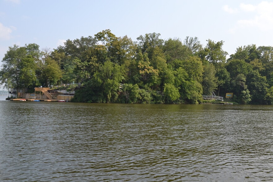 2373 Untalulti Dr, Monticello, IN for sale - Primary Photo - Image 1 of 36