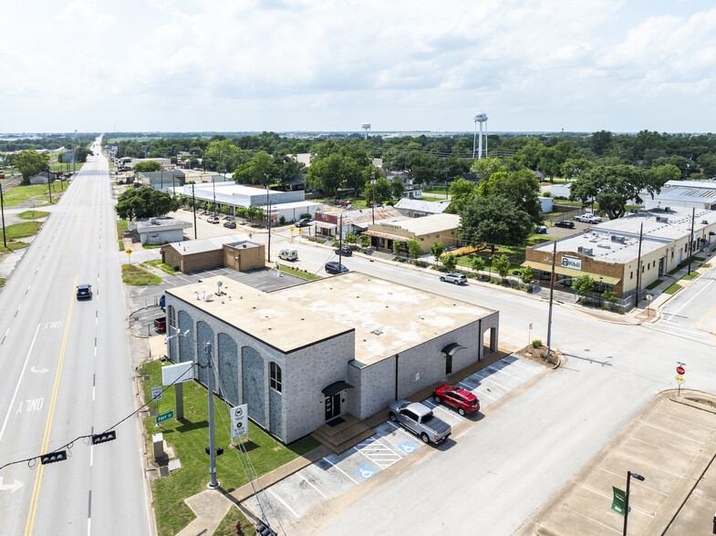 2313 Main St, Waller, TX for lease - Building Photo - Image 1 of 10