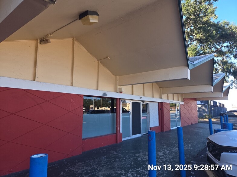 225 E Brandon Blvd, Brandon, FL for lease - Building Photo - Image 2 of 8