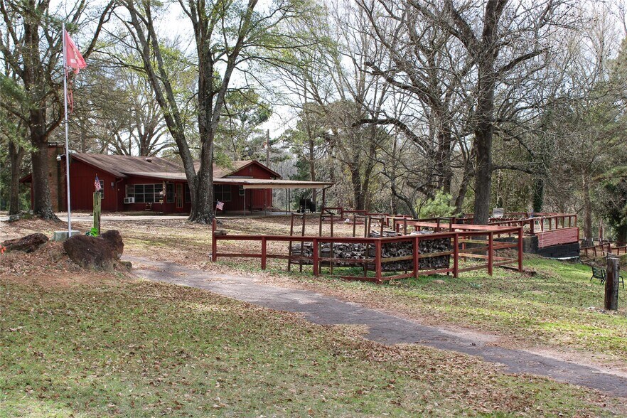 2801 TX-11, Pittsburg, TX à vendre - Photo du bâtiment - Image 3 de 31