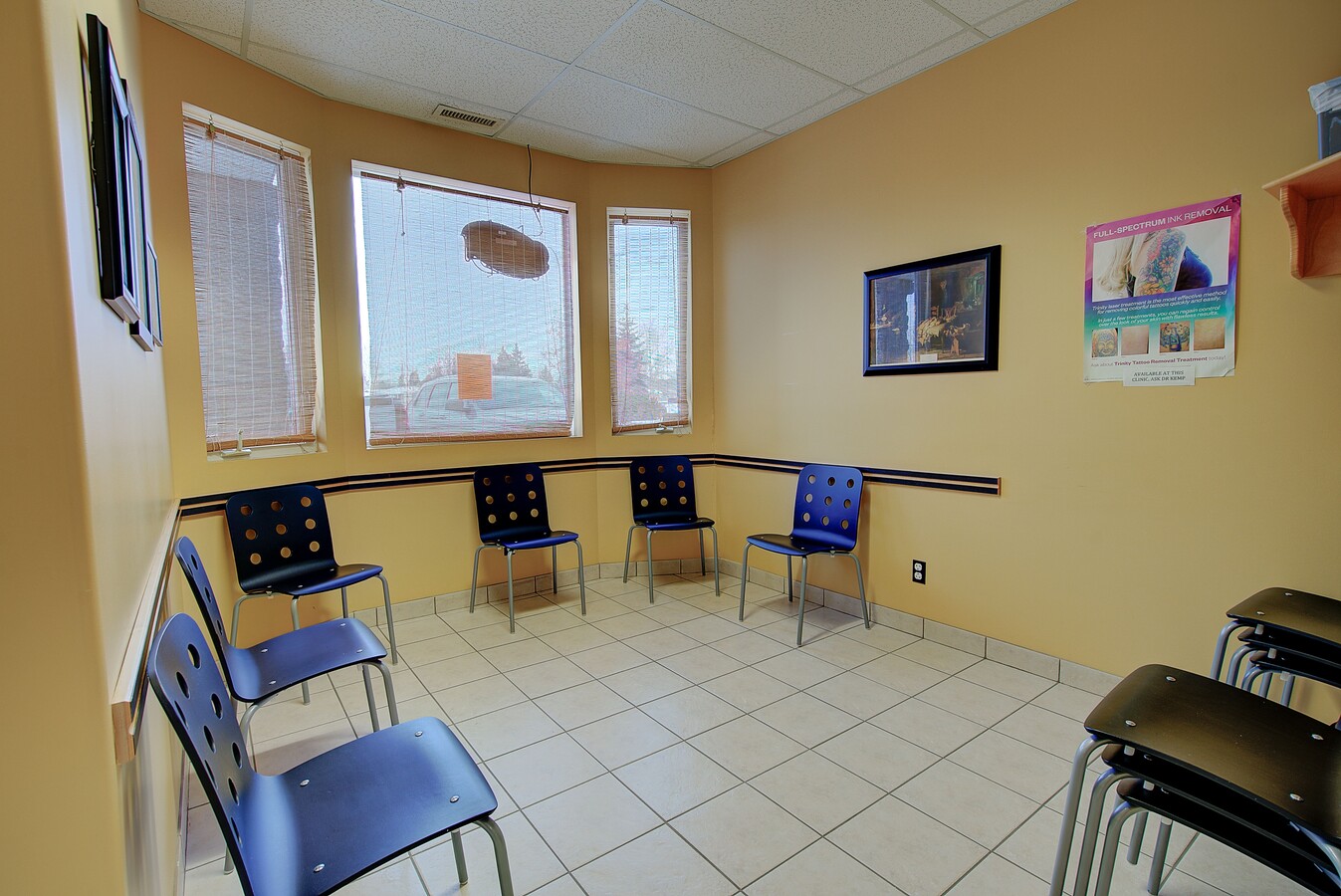 5021 Parkwood Rd, Blackfalds, AB T4M 0E6 - Unité 2 - - Photo intérieure - Image 1 of 16