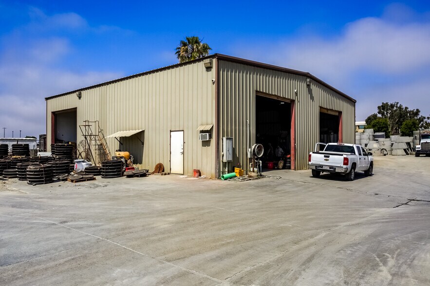 1615 La Mirada Dr, San Marcos, CA à vendre - Photo du bâtiment - Image 2 de 12