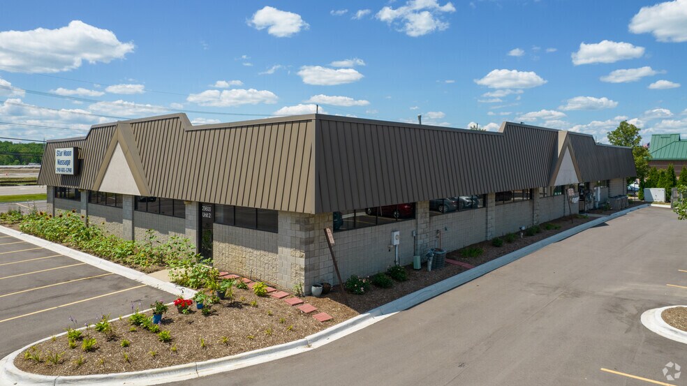 29600 S Wixom Rd, Wixom, MI à louer - Photo du bâtiment - Image 3 de 5