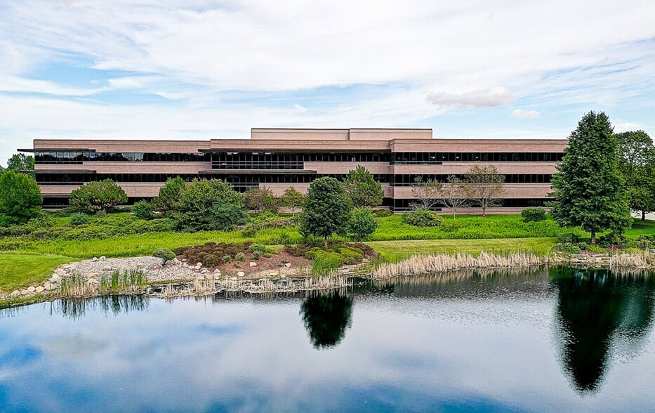W126N7338 Flint Rd, Menomonee Falls, WI for lease - Building Photo - Image 2 of 7