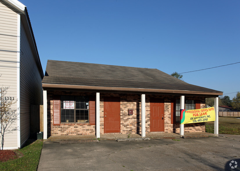 1309-1311 Market St, Pascagoula, MS for lease - Building Photo - Image 2 of 7