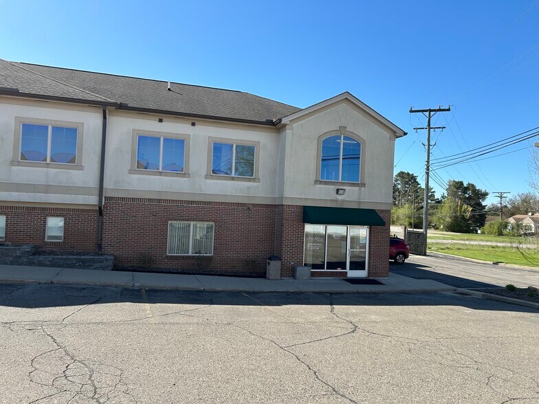 1120 S Lapeer Rd, Oxford, MI à louer - Photo du bâtiment - Image 2 de 5