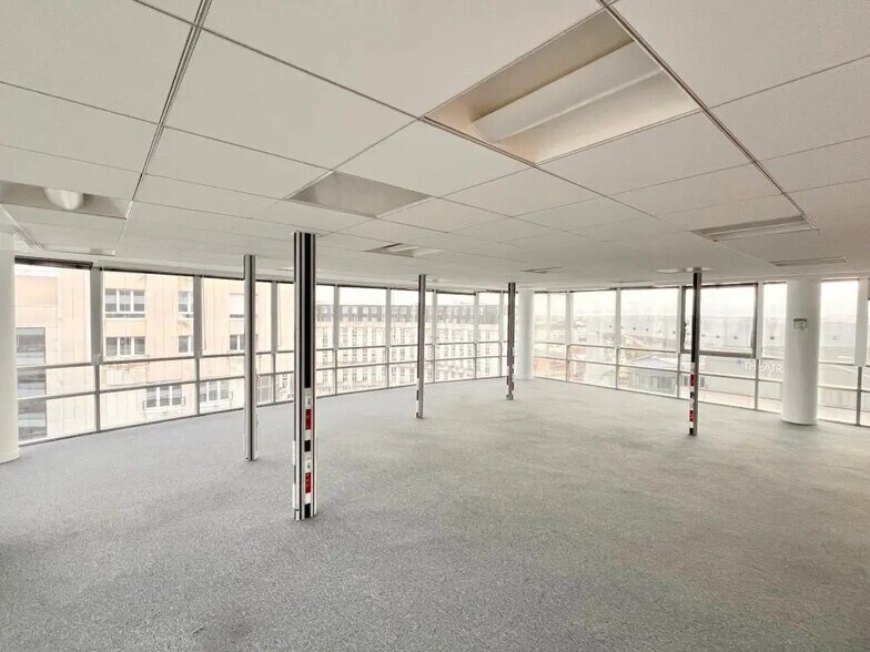 Office in Montigny-le-Bretonneux for lease - Interior Photo - Image 3 of 11