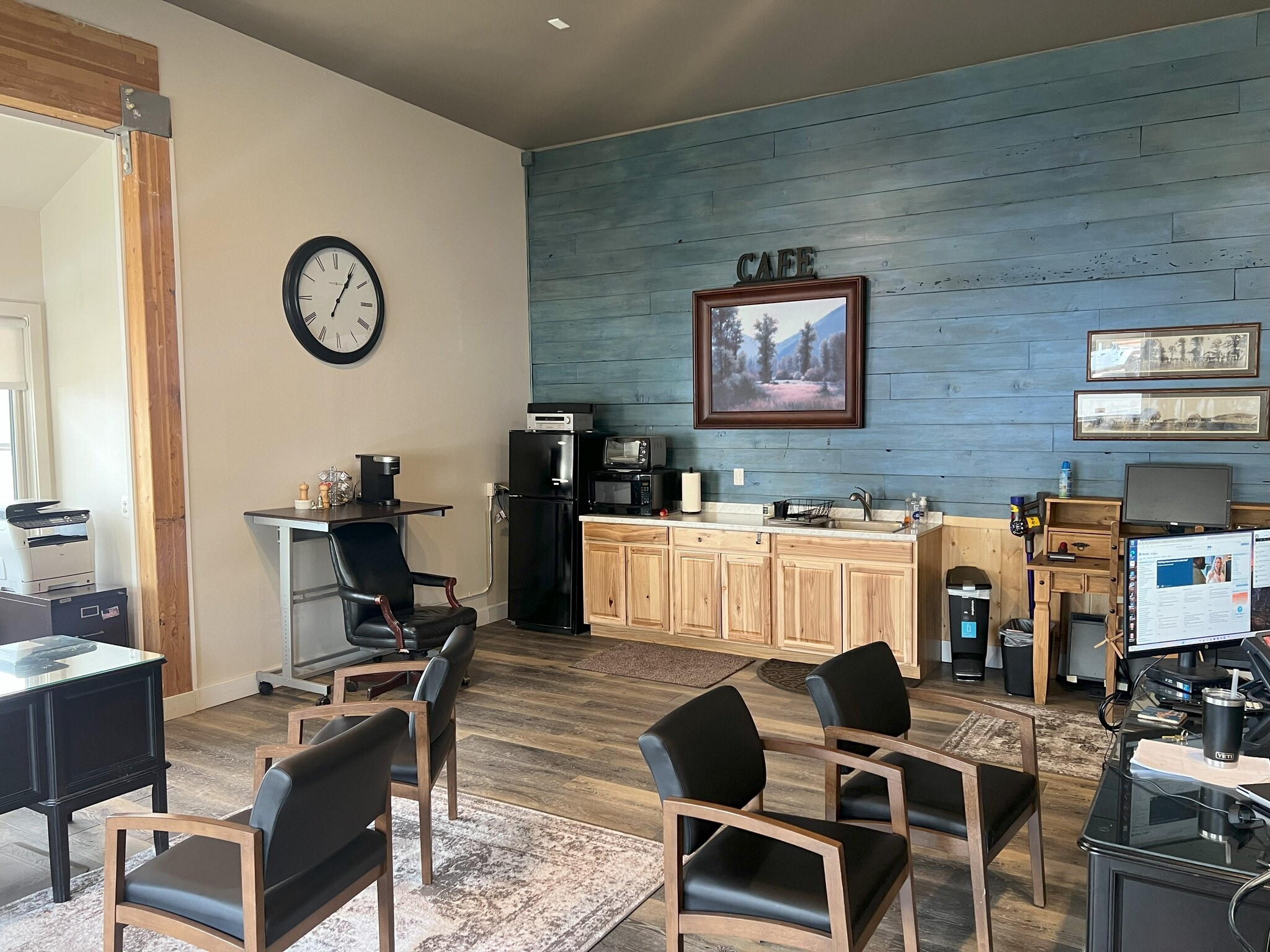 64670 Strickler Ave, Bend, OR for lease Interior Photo- Image 1 of 7