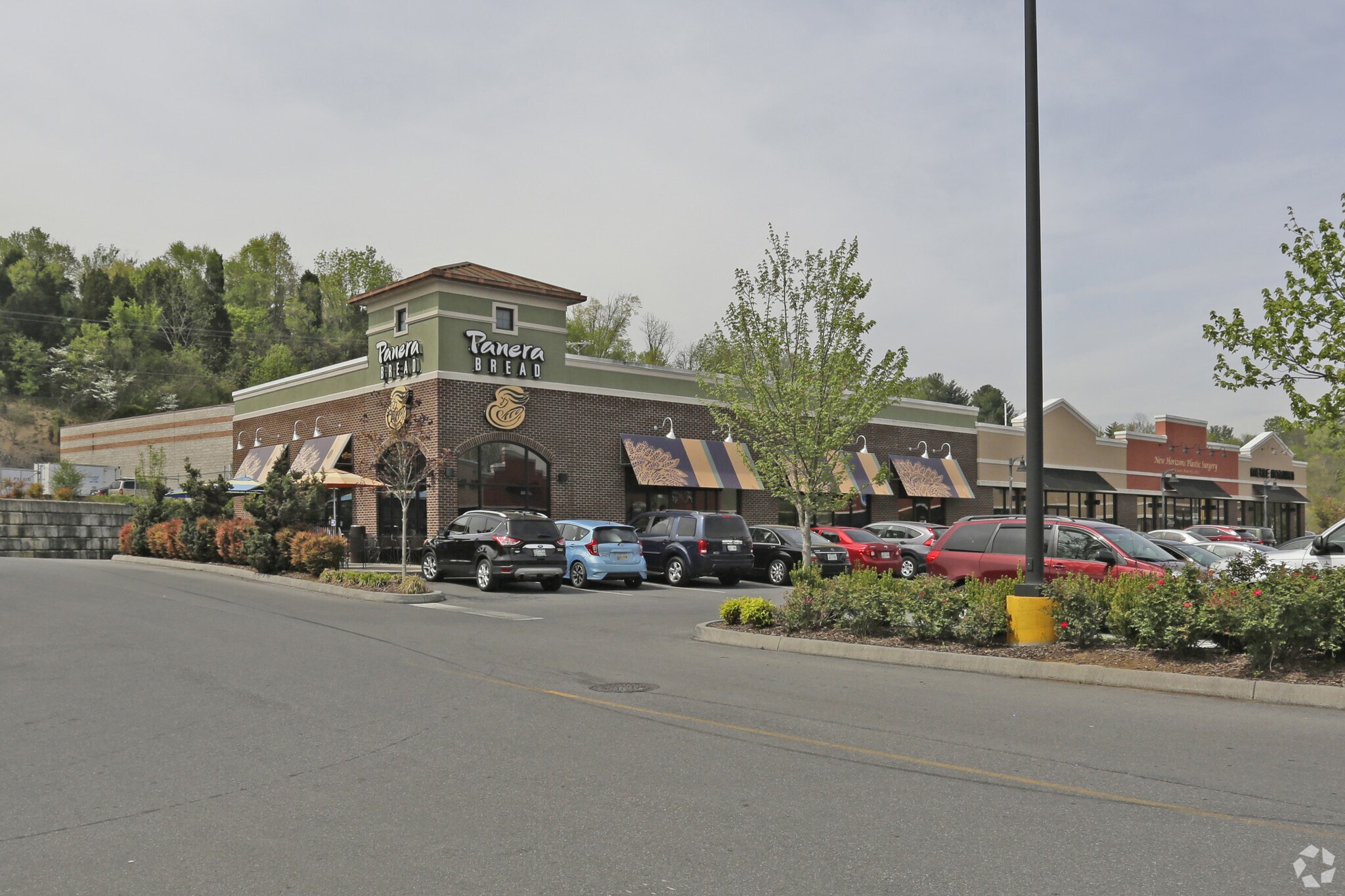 1880 N Eastman Rd, Kingsport, TN for lease Primary Photo- Image 1 of 32