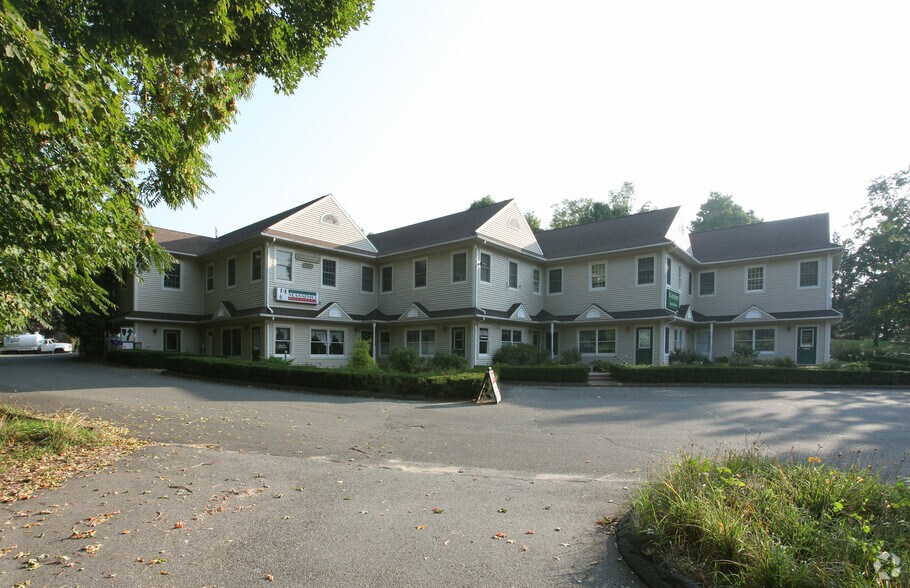 258 Spielman Hwy, Burlington, CT à vendre - Photo du bâtiment - Image 2 de 2